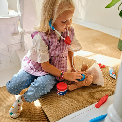 Melissa & Doug Examine and Treat Pet Vet Play Set, 24-Piece Animal Doctor Playset with Dog & Cat Plushies